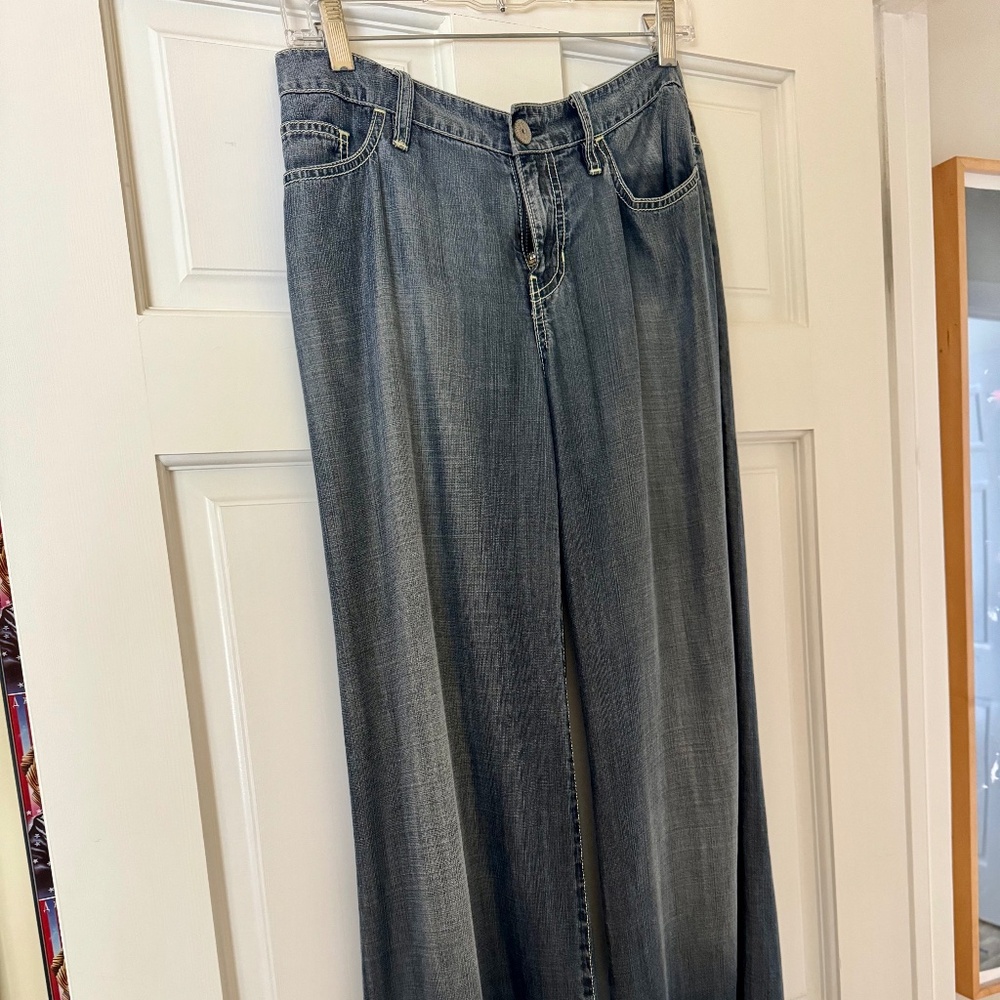 Women's Elie Tahari blue jeans size 8